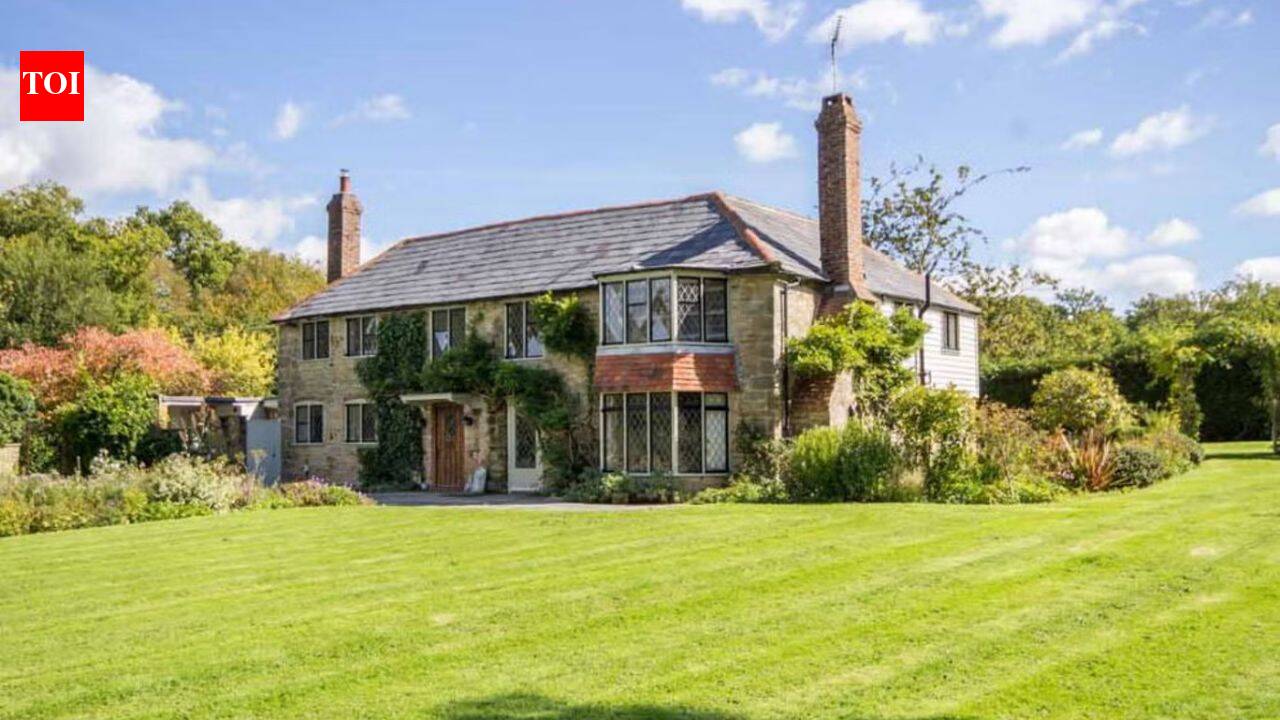 Couple bought £1.2m home with dog-proof fence; neighbours later claimed half an acre