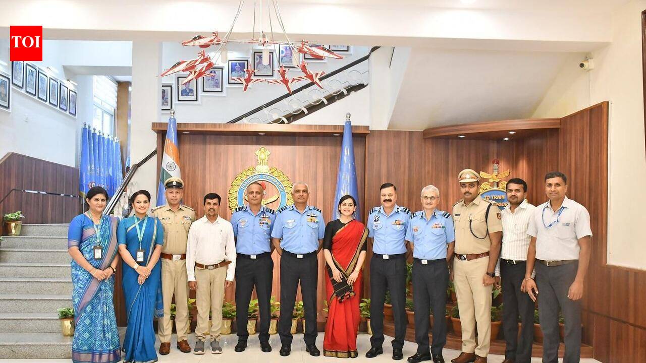 IAF Honors Civilian Officers in Bengaluru