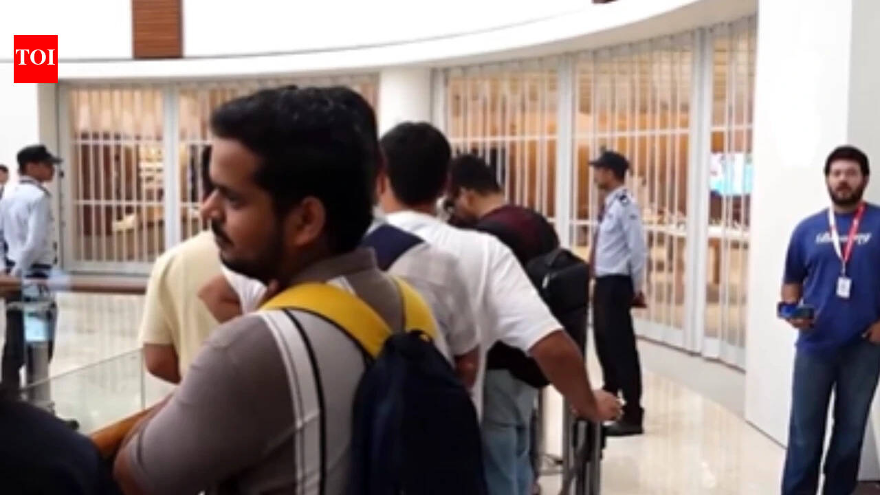 Photo: timesofindia.indiatimes.com iPhone 18 Pro : longues files d'attente devant les boutiques en Inde