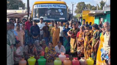 Iriyapuram residents in Erode district block road demanding regular water supply