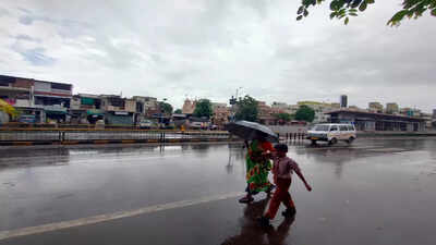 Heavy rains lash Gujarat, IMD predicts more showers on Saturday