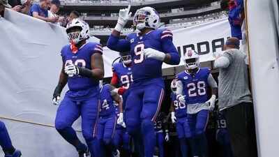 Did Bills player ‘flip off’ Canada during O Canada? Viral Highmark ...