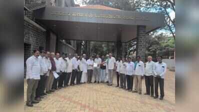 ‘Declare Karnataka drought-hit’: Farmers take protest to DC’s office