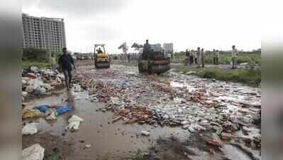 Railway police destroy 20k liquor bottles