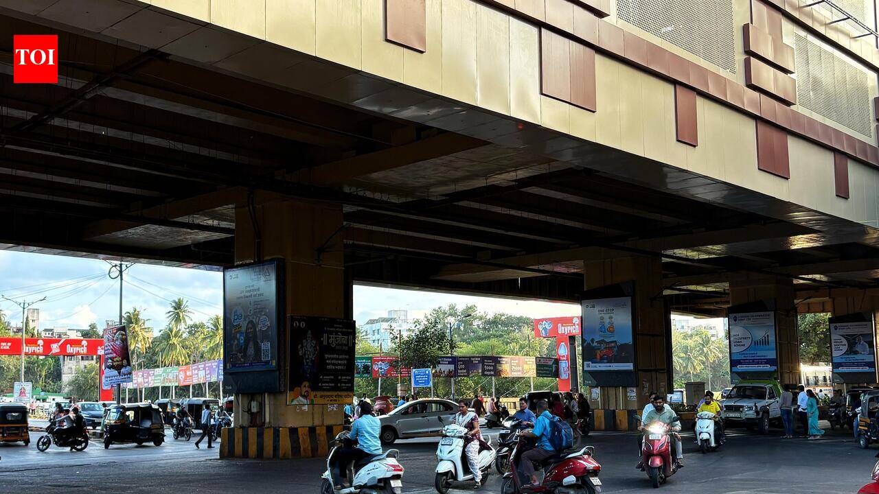 Parking space shortage in Pune hampers pandal-hopping ahead of visarjan