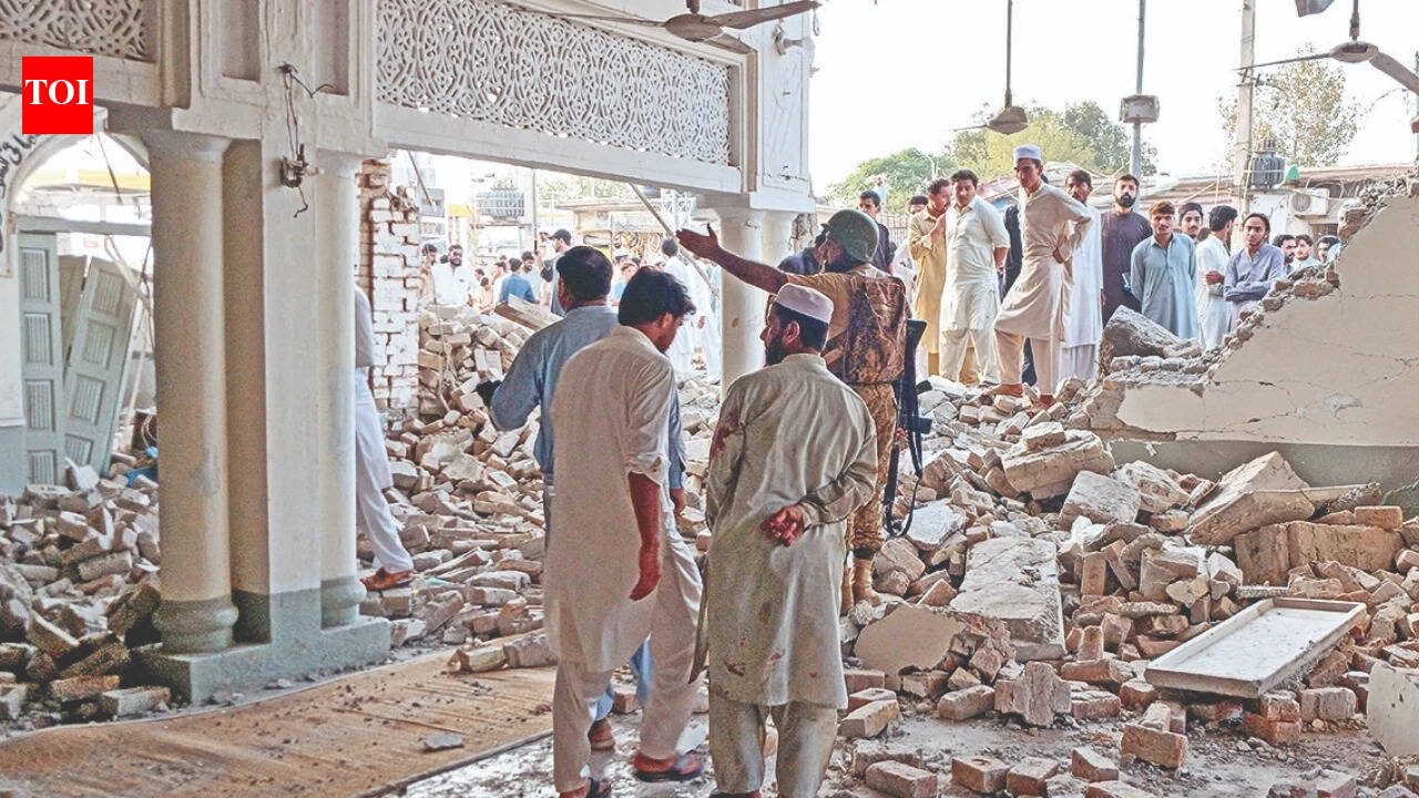 21 security personnel dead in blast at police line in Pakistan