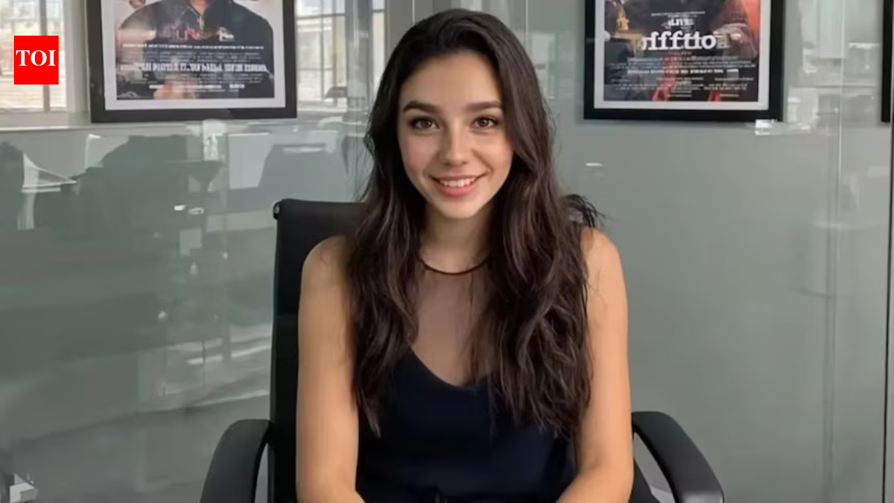 Photo: timesofindia.indiatimes.com AI actress Tilly Norwood switches to Chinese mid-interview on Piers Morgan show