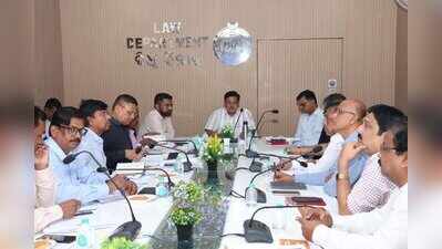 Works dept reviews road and bridge projects