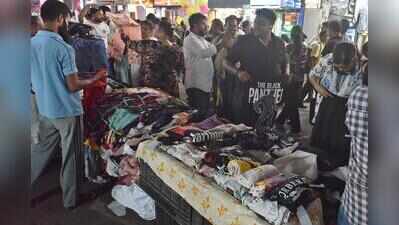 New Market traders, hawkers face off over encroachment of roads, parking