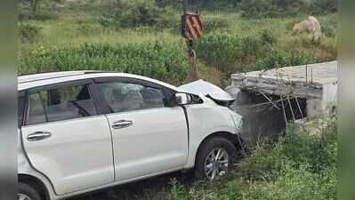 4 returning from Ganesh immersion killed in car crash