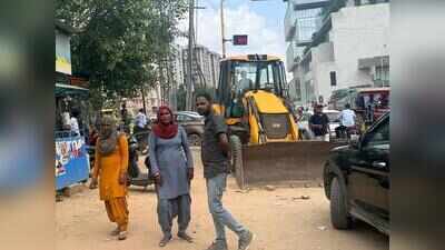 Authorities begin clearing Mahal Road ahead of U-turn Bay opening