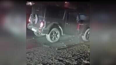 Friends thrash Thar driver, he crashes SUV into their cab