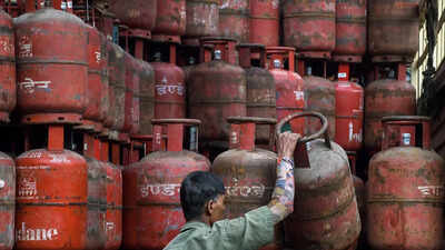 Aadhaar now mandatory for LPG refills