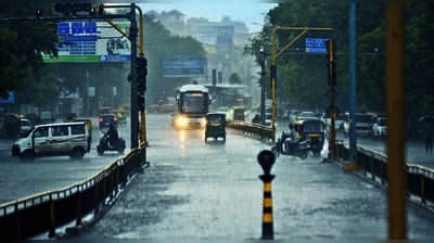 Afternoon thunderstorm gives Ahmedabad 10mm rain in hour