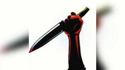 Man stabbed and robbed of gold chain