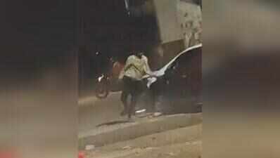 Baleno, Aura repeatedly ram each other in Sector 38 road rage
