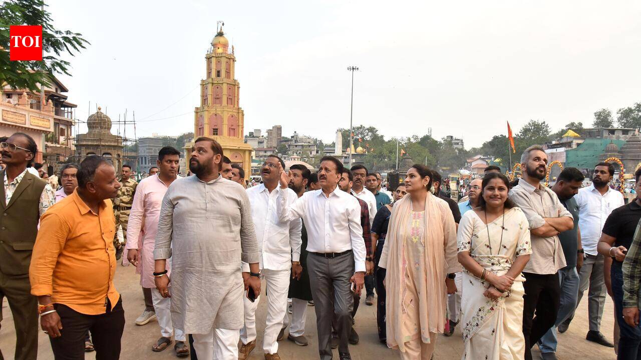 Mahajan sets Oct 31 deadline for key Kumbh works, launches Rs 66cr Trimbak Road-Bardan Phata project
