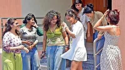Why college dress code fails the vibe check, again