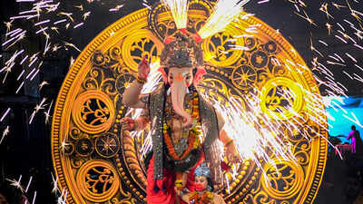 At Pune Ganpati pandal, Assam Rifles DG urges youth to stay rooted, join armed forces