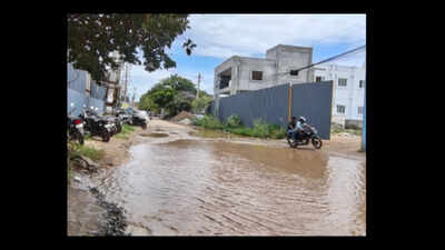Industrial association seeks urgent repair of damaged roads in Chinnavedampatti