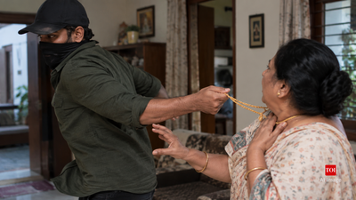 Actor arrested for snatching gold chain from elderly woman in Mumbai's Santacruz