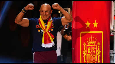 World Cup-winning Spain coach Luis de la Fuente rewarded with four-year contract extension until 2032