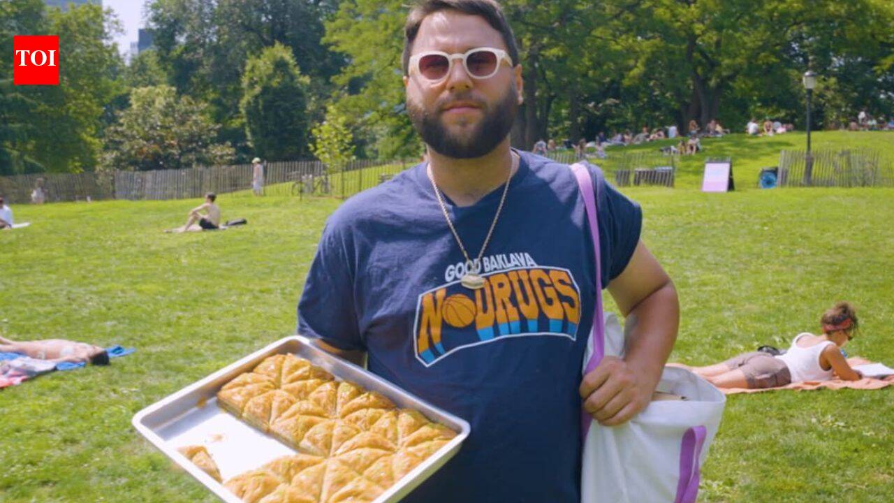 A concert bet turned 3 baklava trays into a $20,000-a-month business