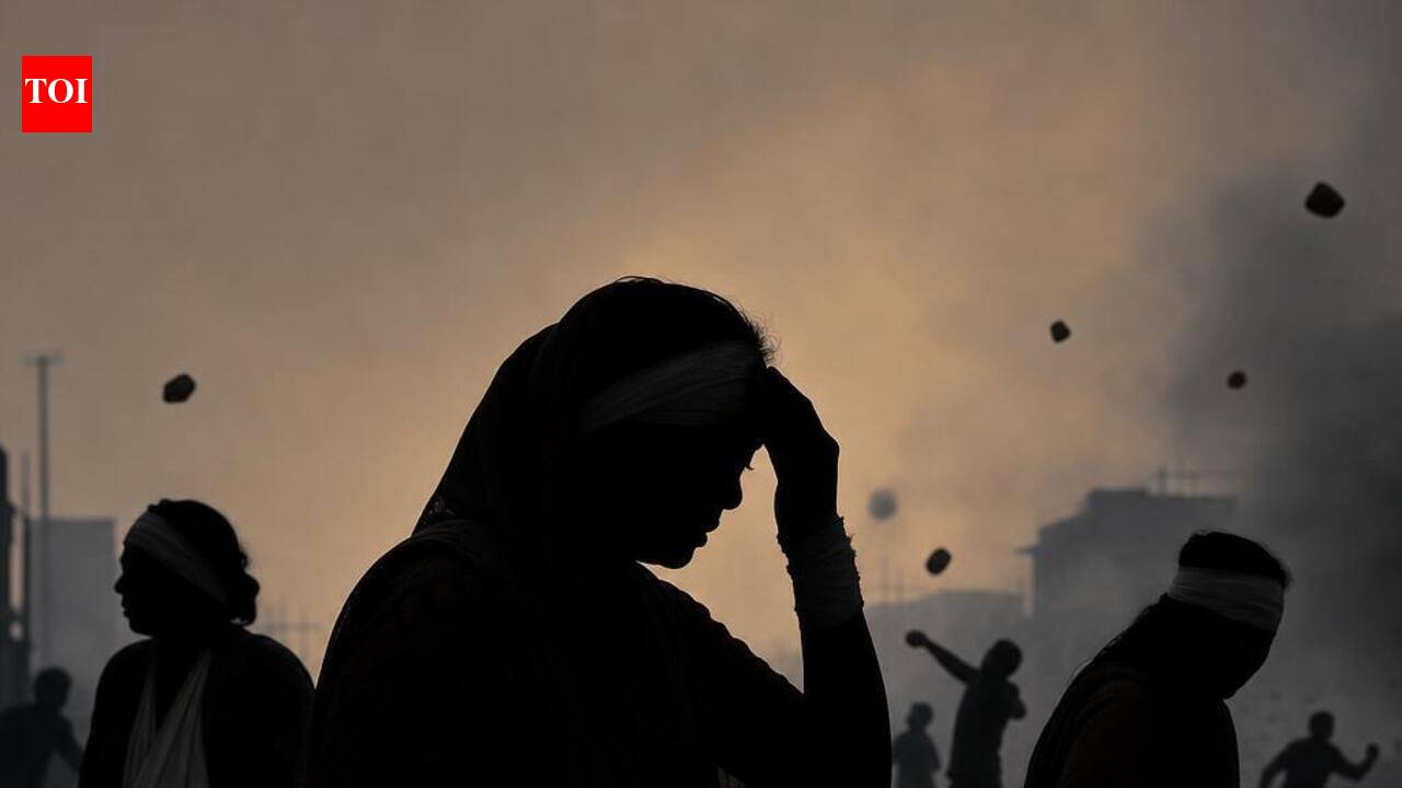 4 women hurt in stone-pelting over Ganapati immersion route in Jalgaon