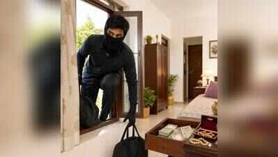 Cash, jewellery stolen from locked doctor’s flat in city