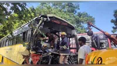 Truck driver killed, 17 injured in truck-bus collision on Trichy-Chennai NH