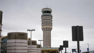 Flights grounded at major US airports after construction workers cut backup cable