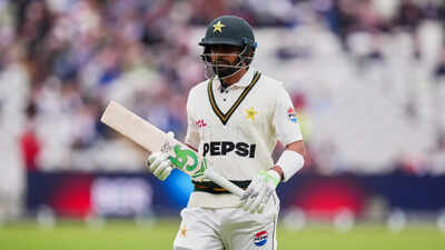 'Babar Azam struggles to handle captaincy': Waqar Younis warns 'we are losing a player'