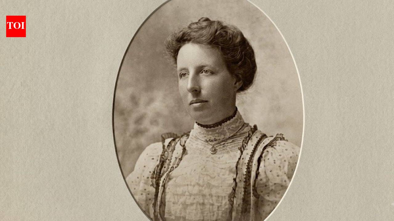 A school principal brought Chinese gooseberry seeds in 1904; kiwifruit hits record forecast