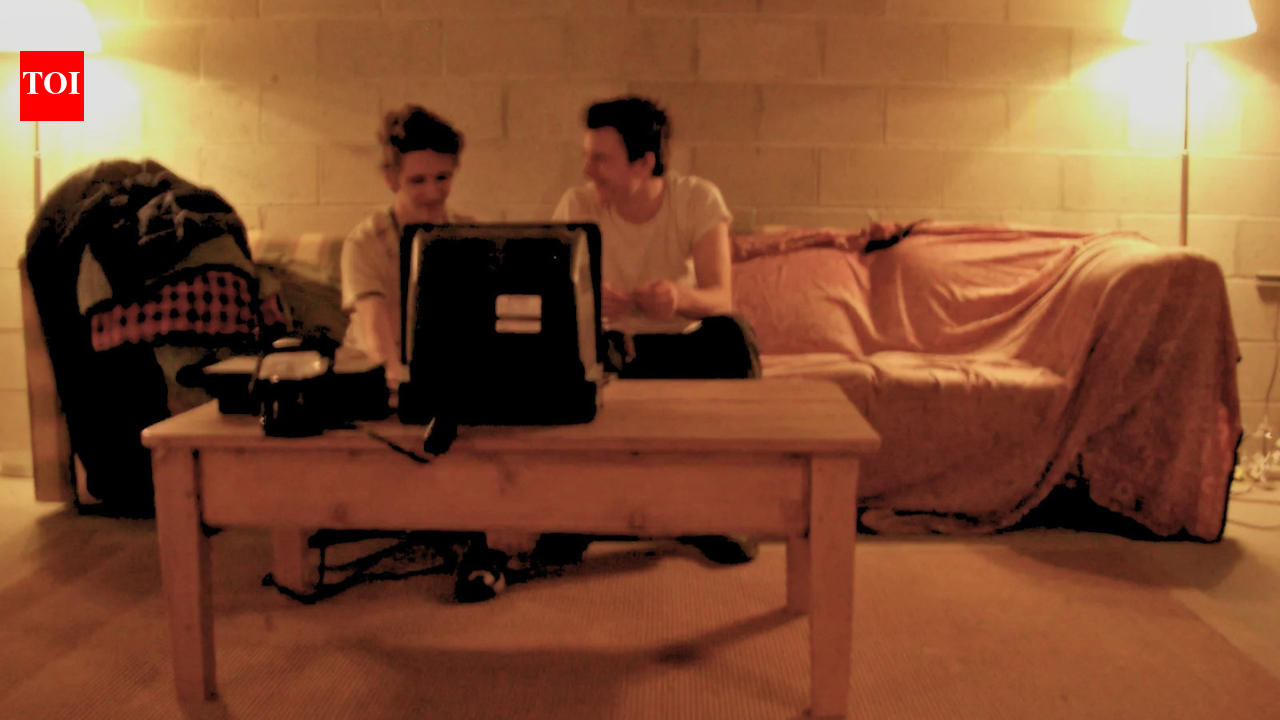 Eight artists secretly built a mall apartment and lived there for four years
