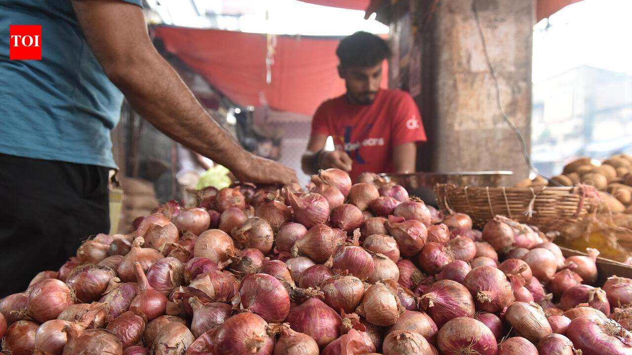 After coconuts, horticulture outlets sell subsidised onions as rates surge