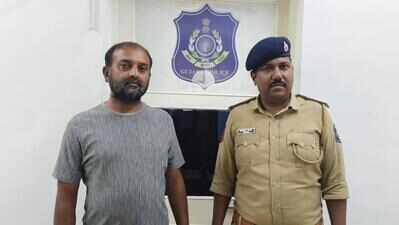 Amreli Congress chief held for assaulting man at paan shop
