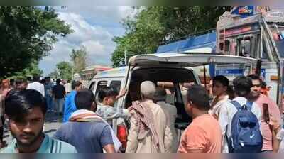 Bike collides with truck, three youths die in West Champaran