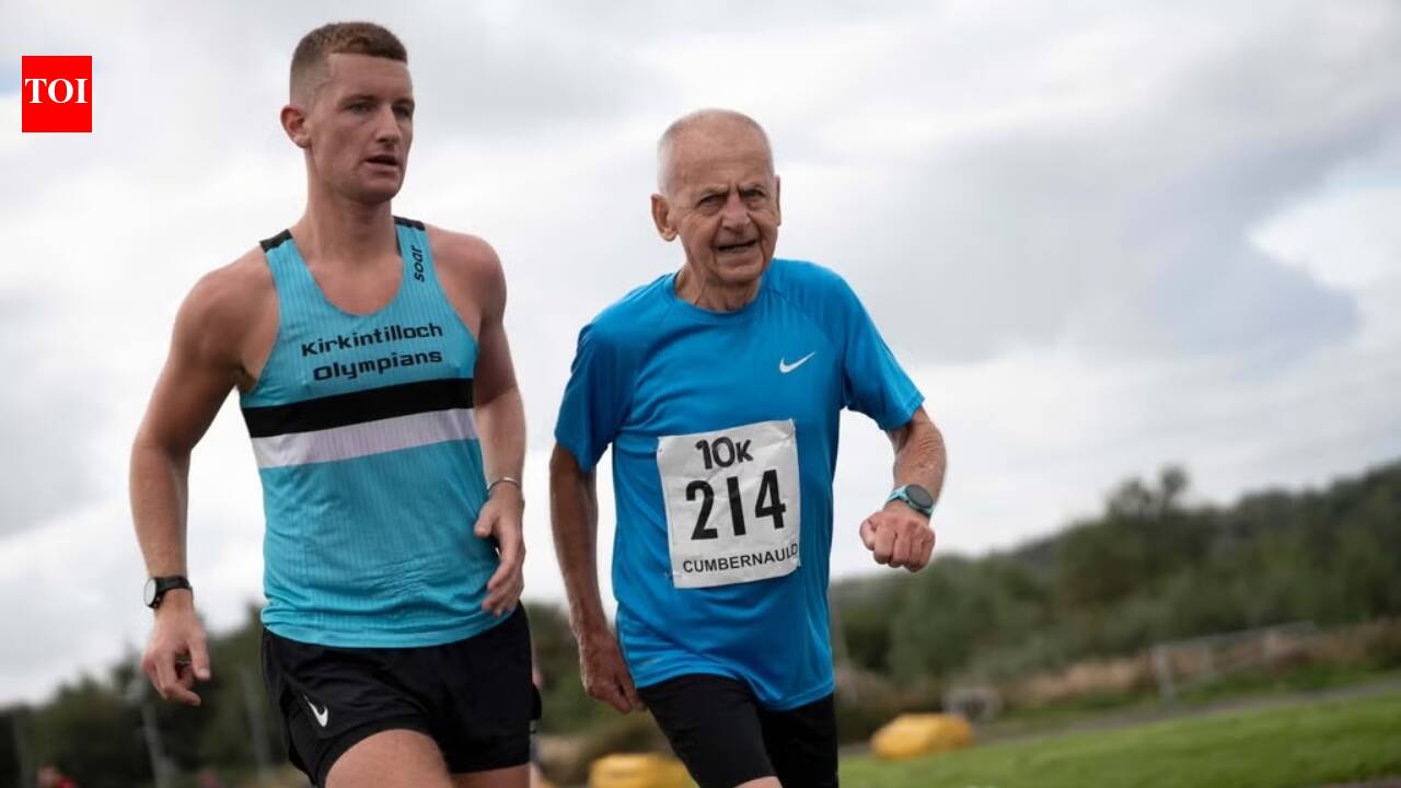 At 90, former paratrooper sets world-best 10K time for his age