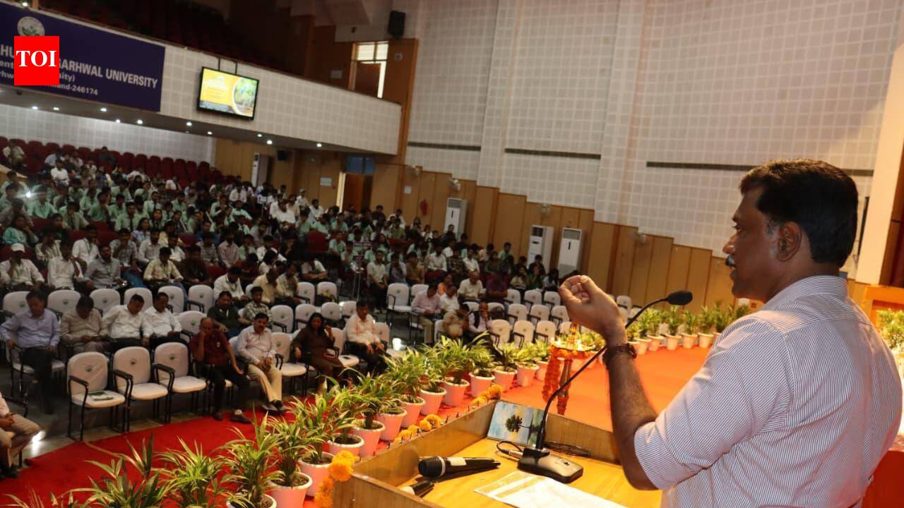 Attendees networking at an agri-startup stakeholders' meet at Garhwal University, discussing innovation.
