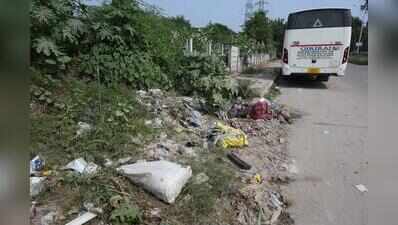 Broken carriageway, parking chaos, potholes choke key Udyog Vihar link