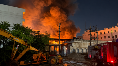8 luxury cars gutted at Sitapura showroom