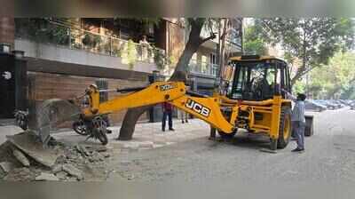 Ramps, fencing built in public areas removed in Gurgaon’s Sushant Lok