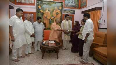 Yogi extends financial aid to two bereaved families