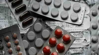 Painkillers for every ache? CDSCO warns of kidney risks, antibiotic misuse