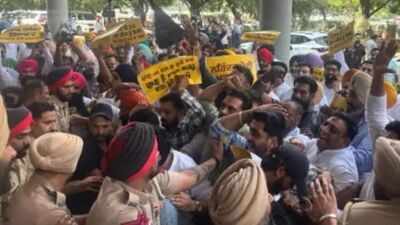 ED GMADA probe enters third day; AAP supporters protest outside office