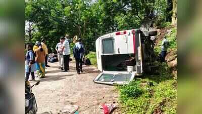 Police vehicle overturns in Yercaud, 18 escape with minor injuries