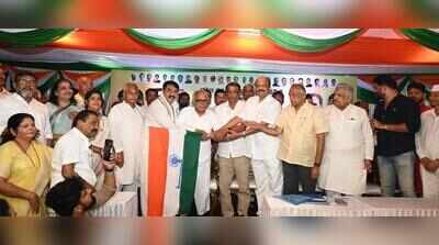 Will hold massive Congress workers convention in November: Padmaraj Poojary