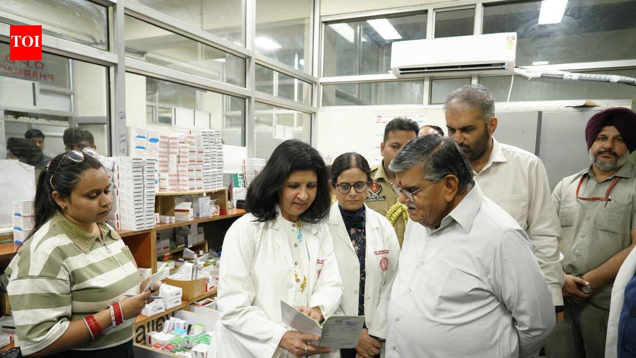 Kataria reviews services, projects at GMCH-32