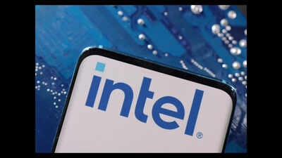 Intel cuts VP ranks from 450 to 200, CFO David Zinsner calls it a 'cultural problem'; says it contributed to products going through four or five...