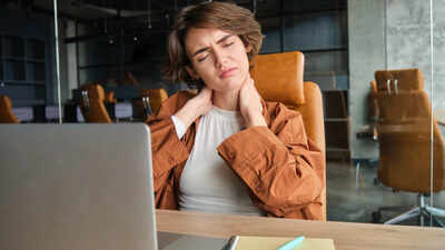 “It’s just a thyroid problem”: Doctor explains why women should never ignore these changes in the neck